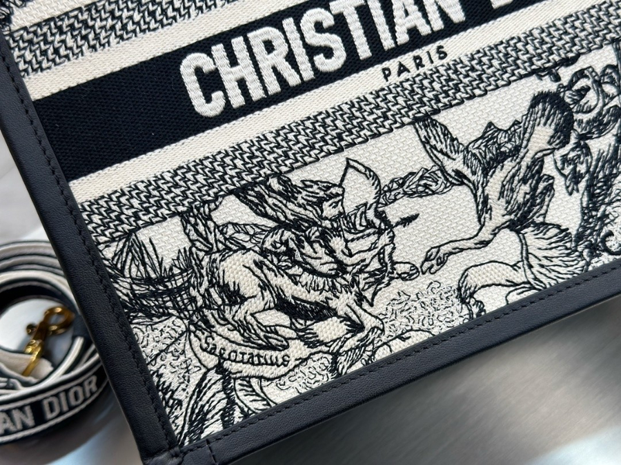 하얀악마 디올 북토트 (16).jpg