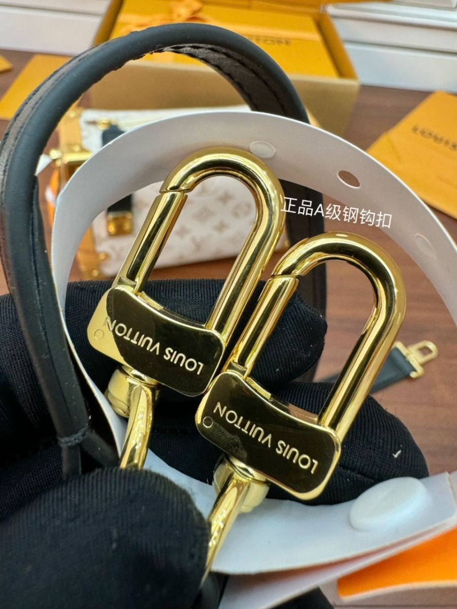 하얀악마 루이비통 사이드트렁크 (7).jpg