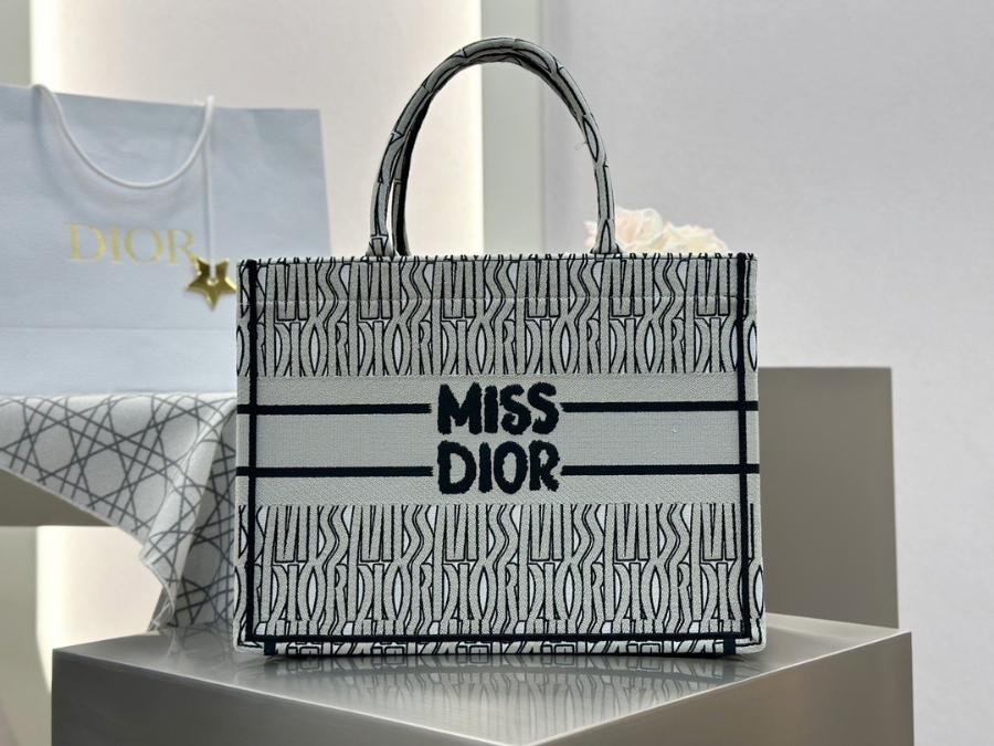 하얀악마 디올 북토트백 미디엄 (6).jpg