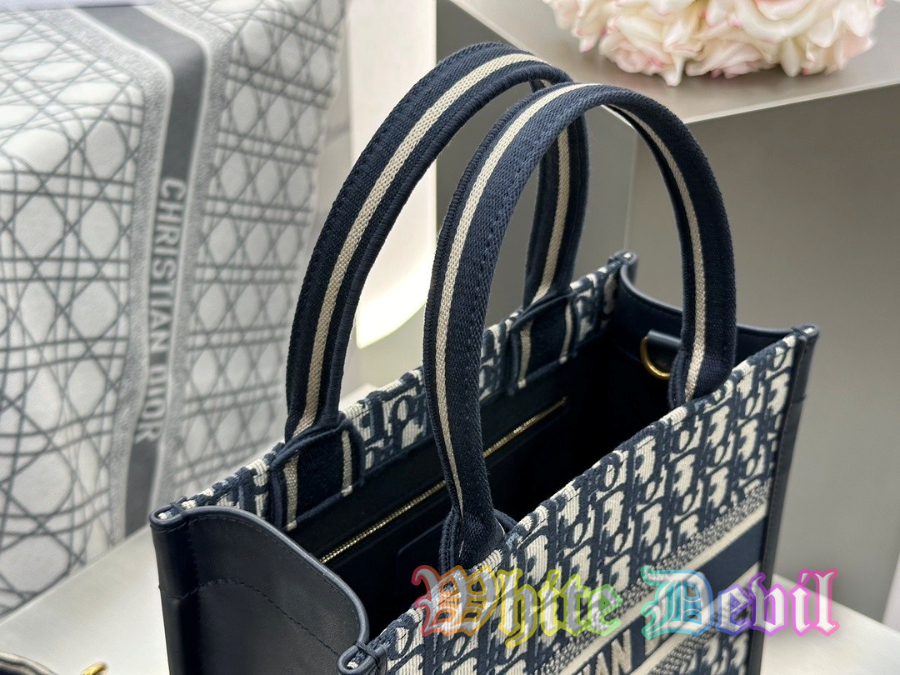 하얀악마 디올 북토트 (10).jpg