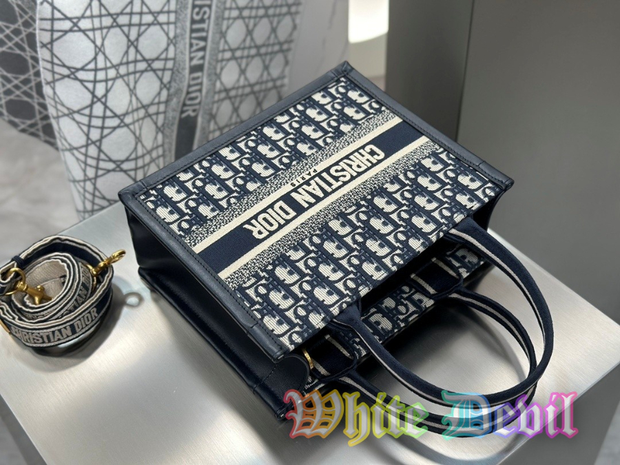 하얀악마 디올 북토트 (8).jpg