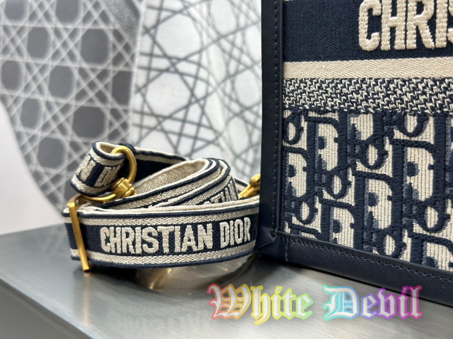 하얀악마 디올 북토트 (14).jpg