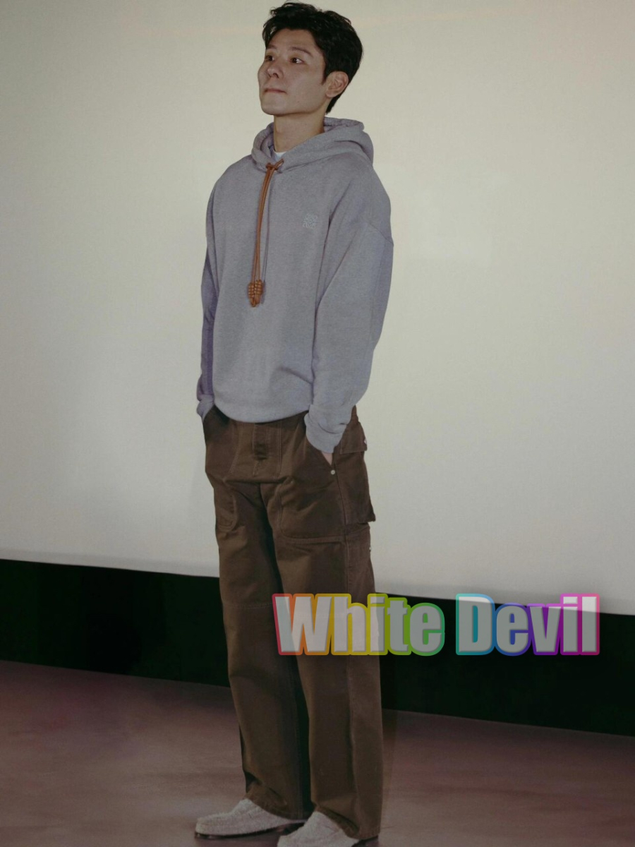 하얀악마 로에베 후드티 (2).jpg