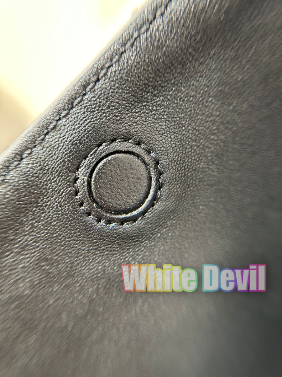 하얀악마 생로랑 버킷 (17).jpg