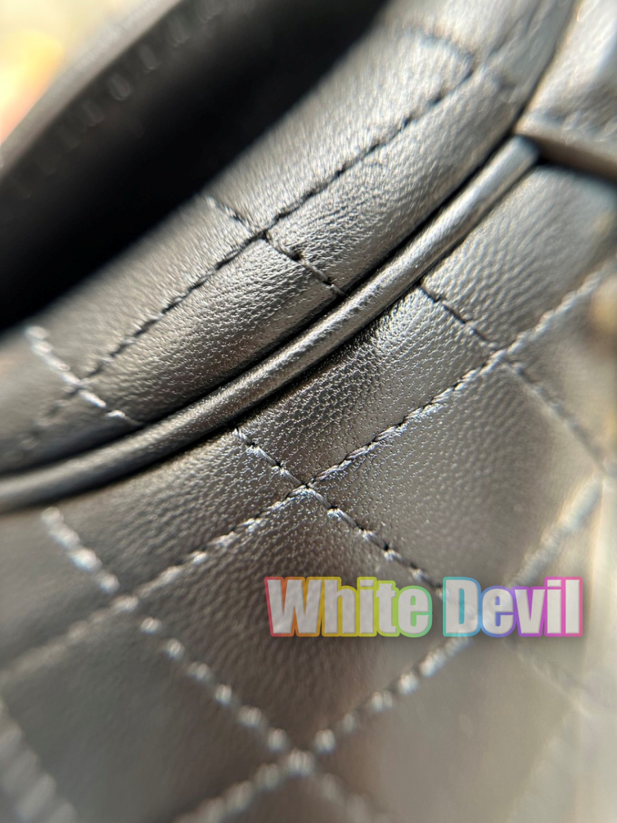 하얀악마 생로랑 버킷 (16).jpg