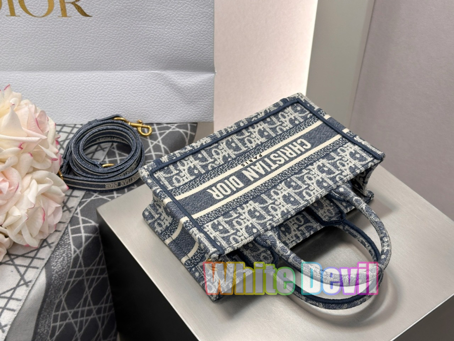 하얀악마 디올 북토트 (8).jpg