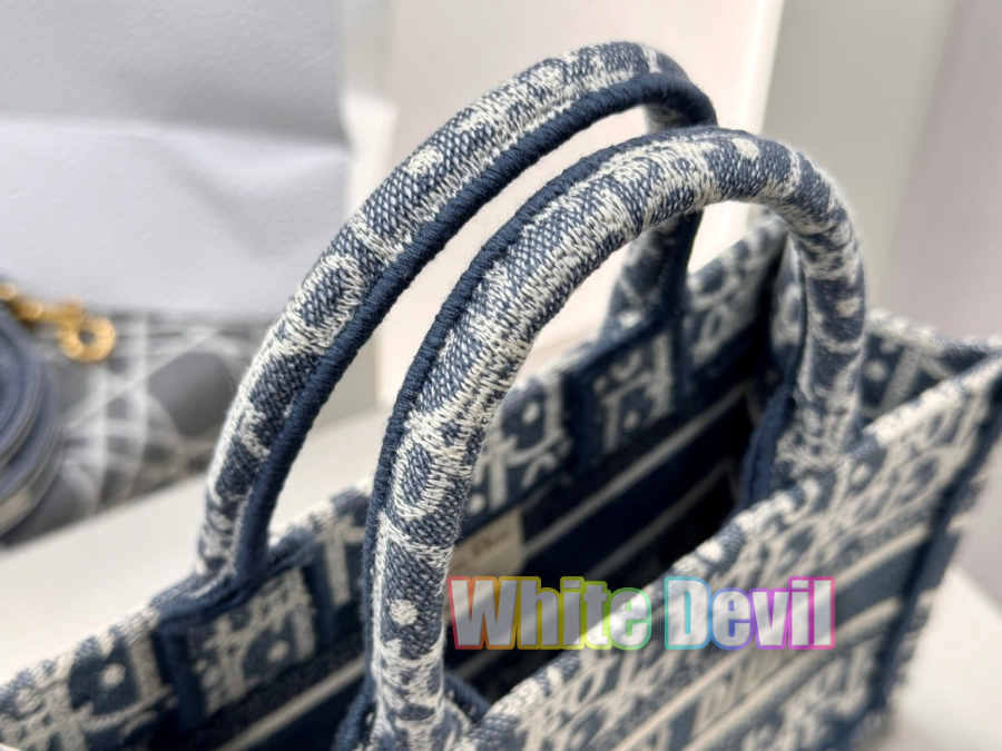 하얀악마 디올 북토트 (9).jpg