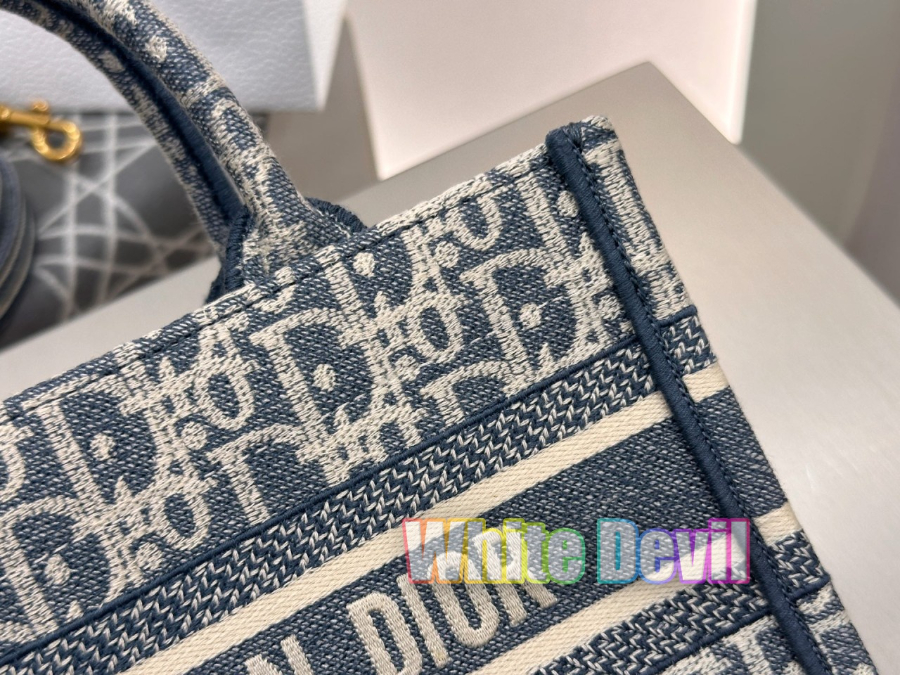 하얀악마 디올 북토트 (14).jpg