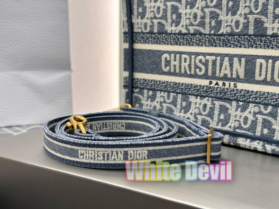 하얀악마 디올 북토트 (16).jpg