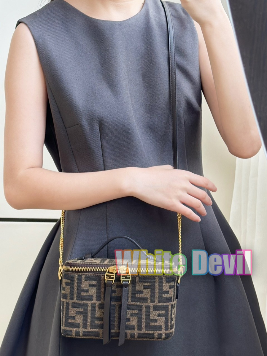 하얀악마 펜디 베니티 (1).jpg