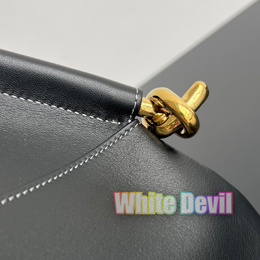 하얀악마 보테가 솔스티스 (8).jpg