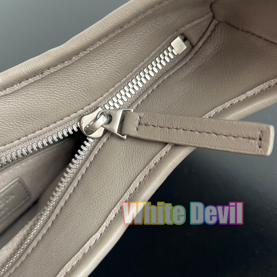 하얀악마 보테가 가방 (7).jpg