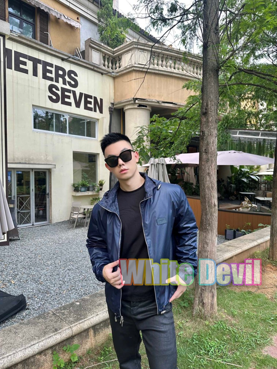 하얀악마 펜디 점퍼 (2).jpg