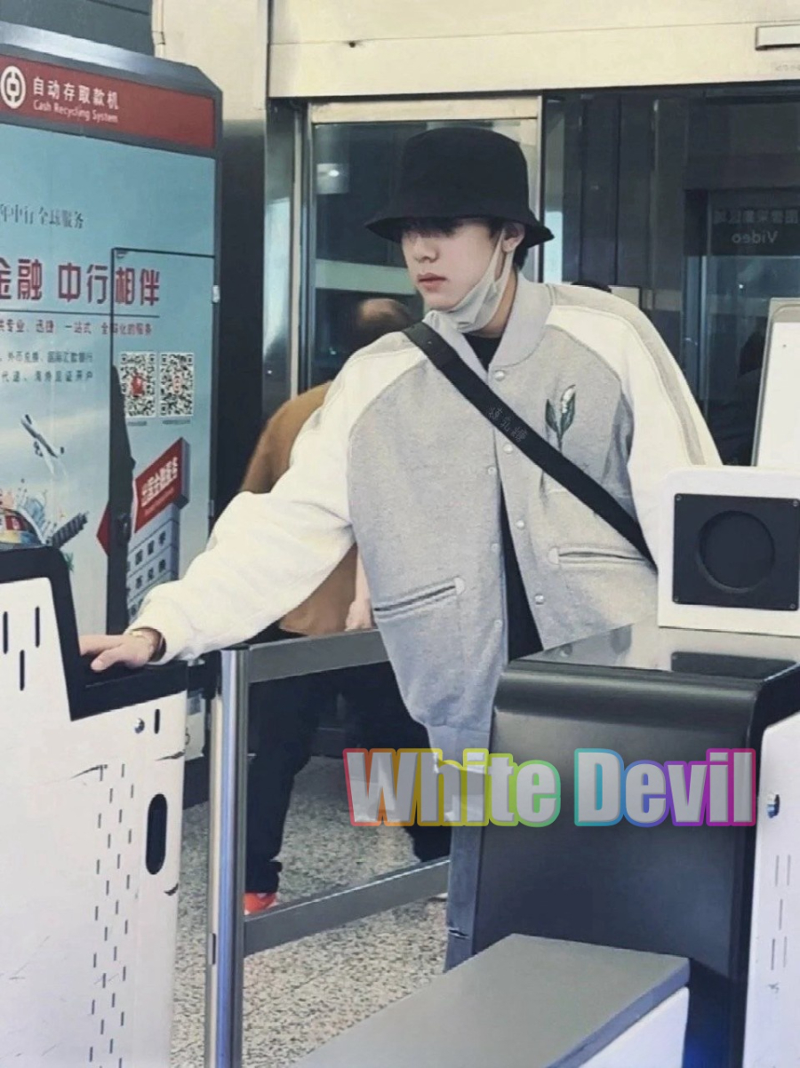 하얀악마 디올 점퍼 (1).jpg