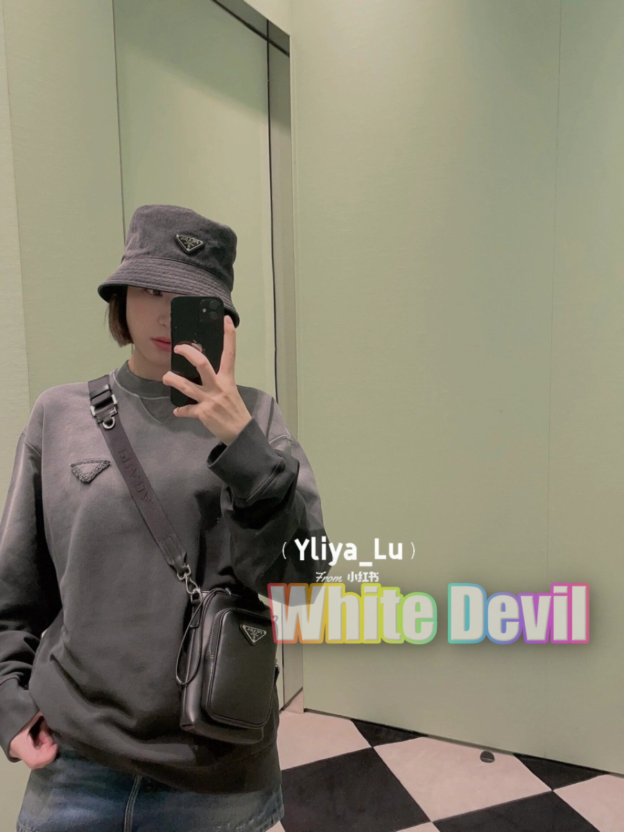 하얀악마 프라다 가방 (1).jpg