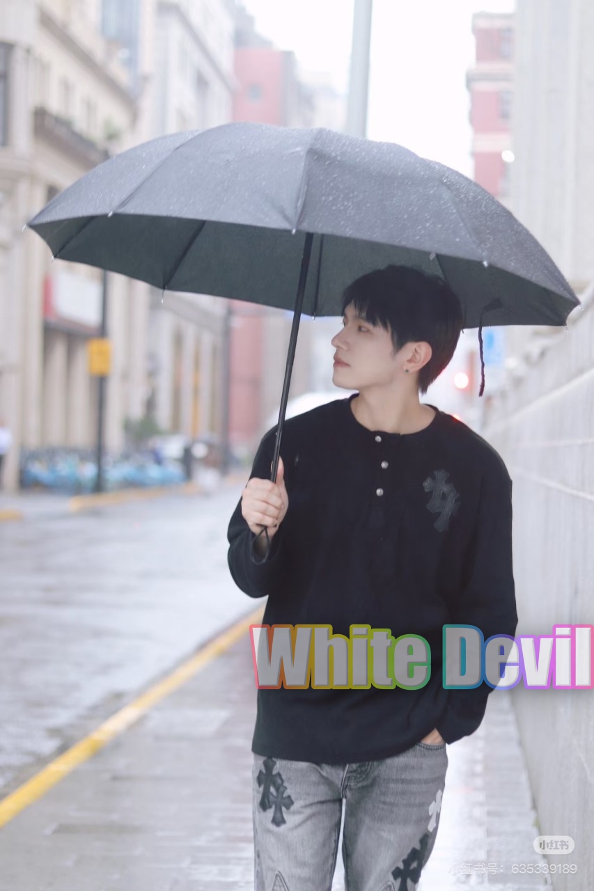 하얀악마 크롬하츠 맨투맨 (2).jpg