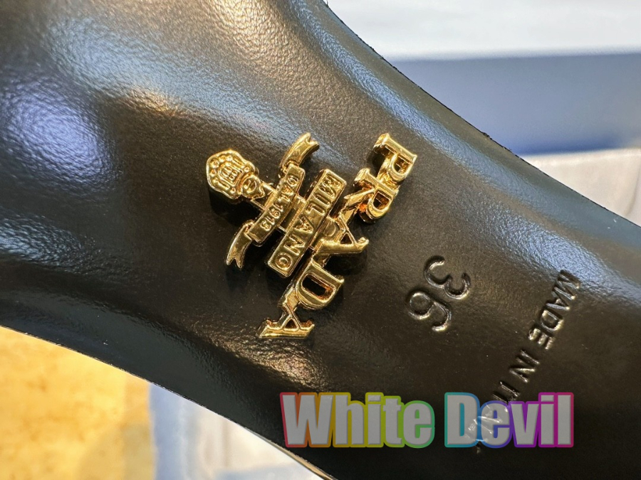 하얀악마 프라다 슬링백 (16).jpg