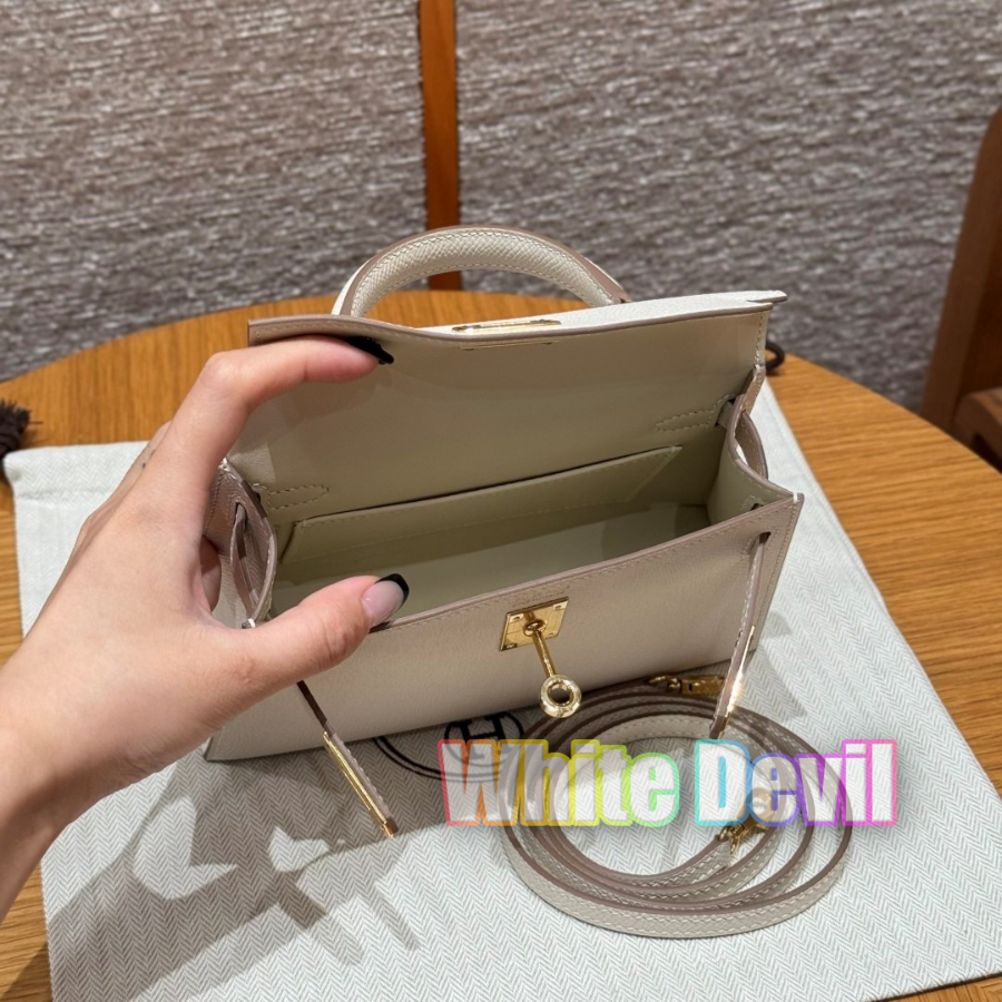 하얀악마 에르 미니켈리 (5).jpg