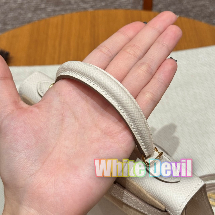 하얀악마 에르 미니켈리 (8).jpg