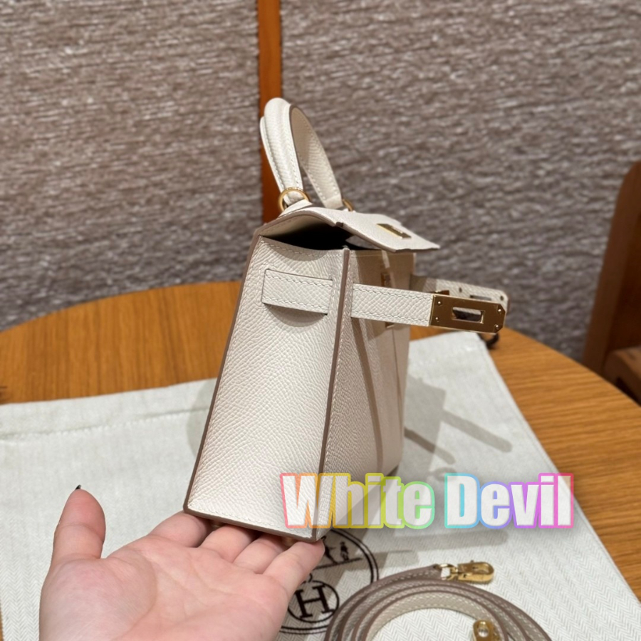 하얀악마 에르 미니켈리 (10).jpg