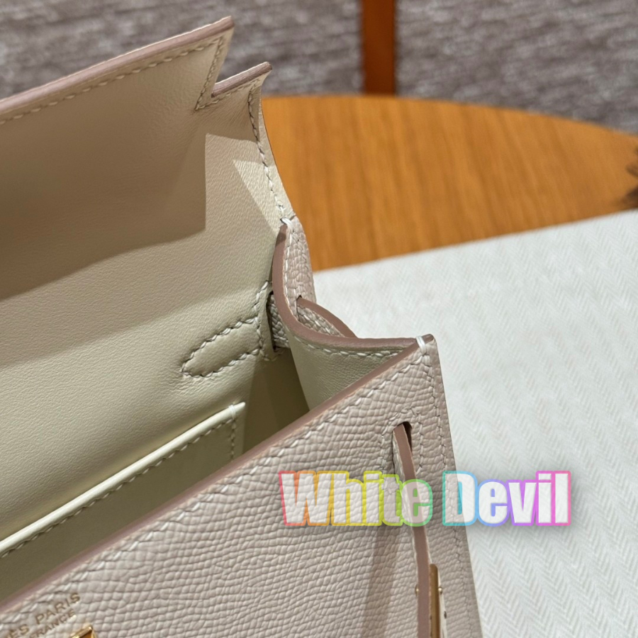 하얀악마 에르 미니켈리 (13).jpg