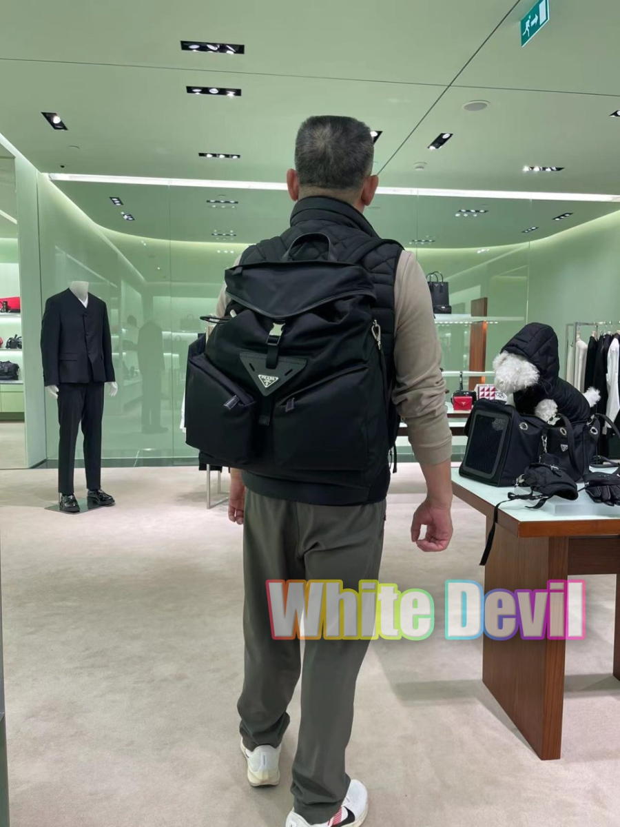 하얀악마 프라다 백팩 (1).jpg