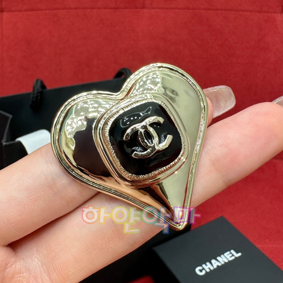 하얀악마 샤넬 브로치 (2).jpg