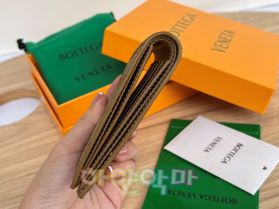 하얀악마 보테가 지갑 (2).jpg