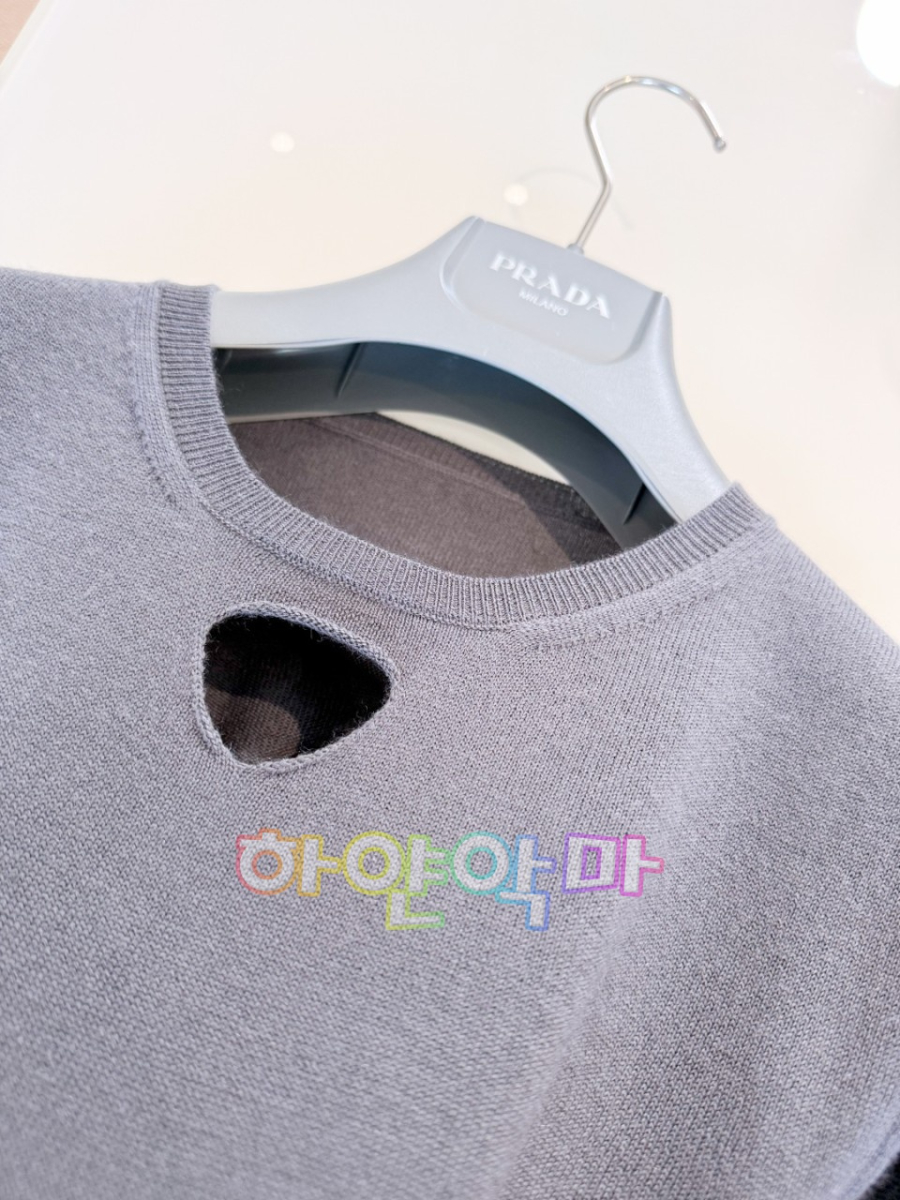 하얀악마 프라다 니트 (5).jpg