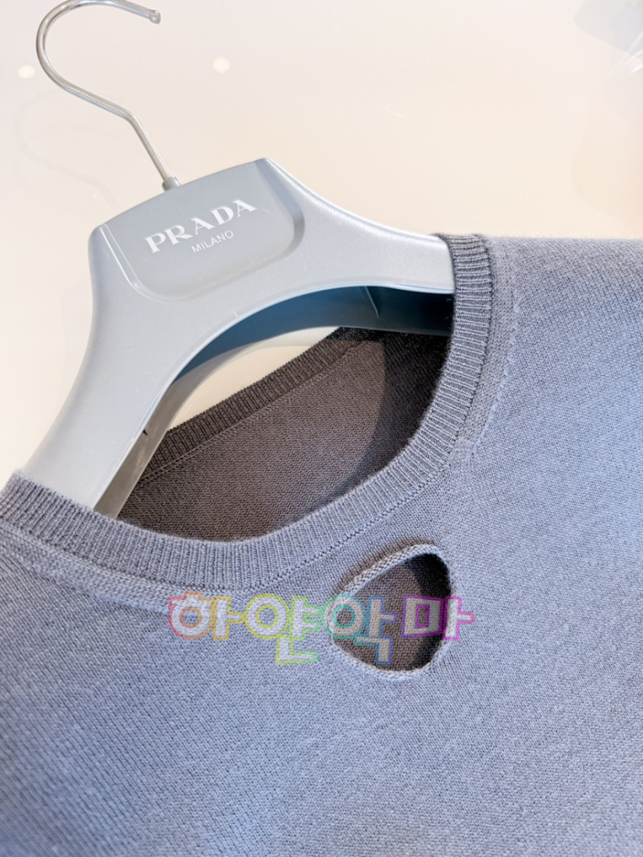 하얀악마 프라다 니트 (10).jpg