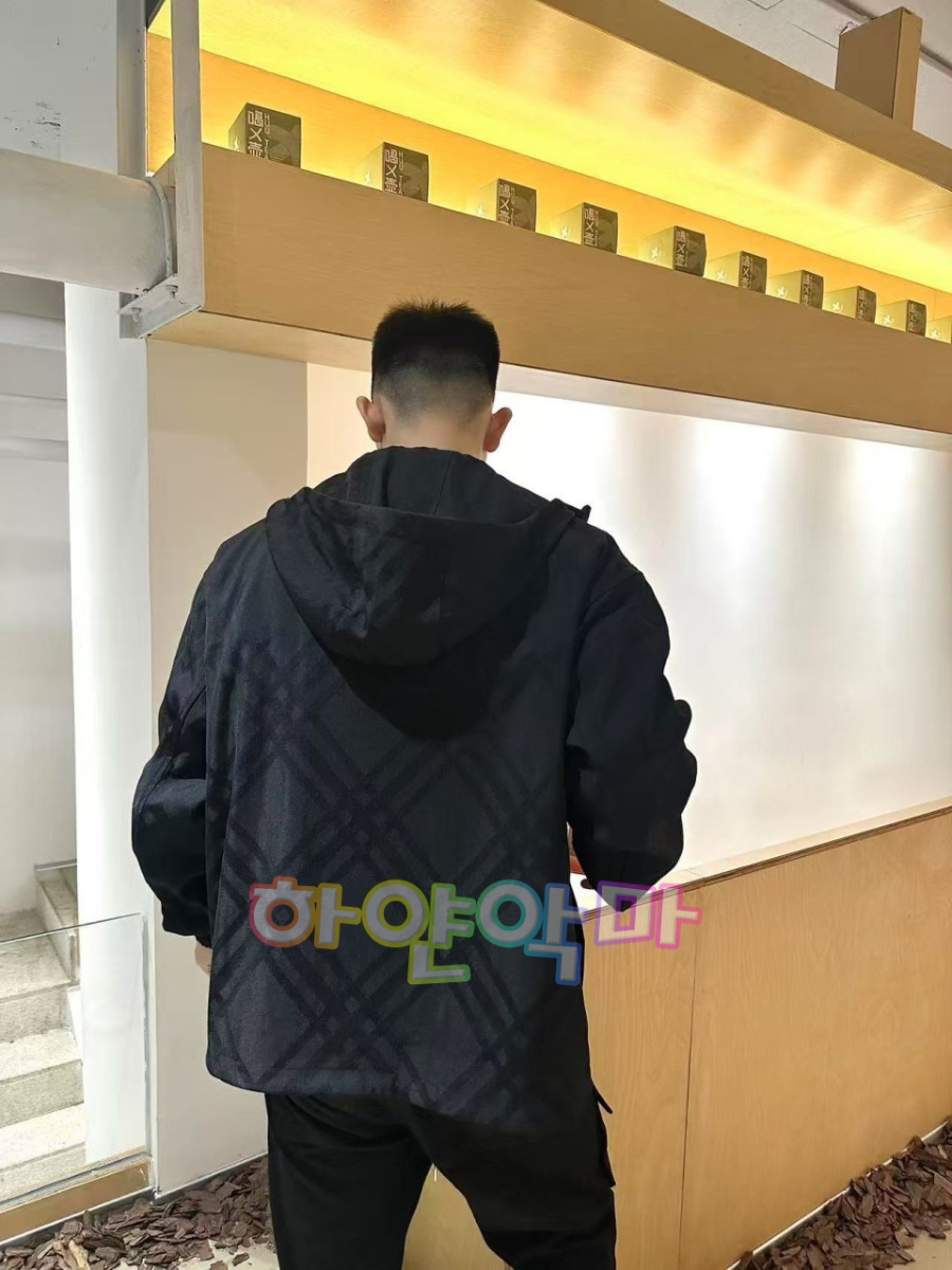 하얀악마 버버리 점퍼 (2).jpg