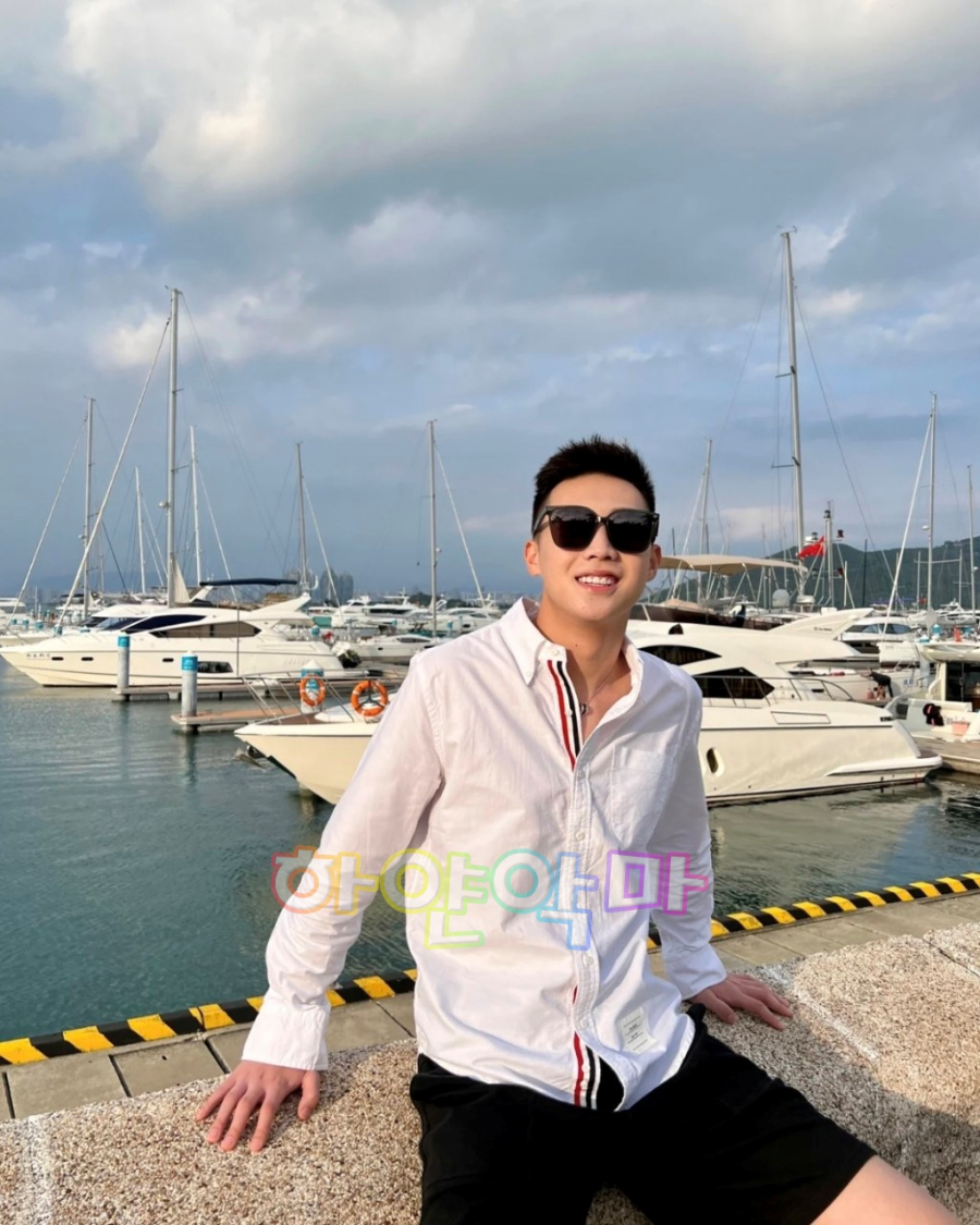 하얀악마 톰브라운 셔츠 (1).jpg