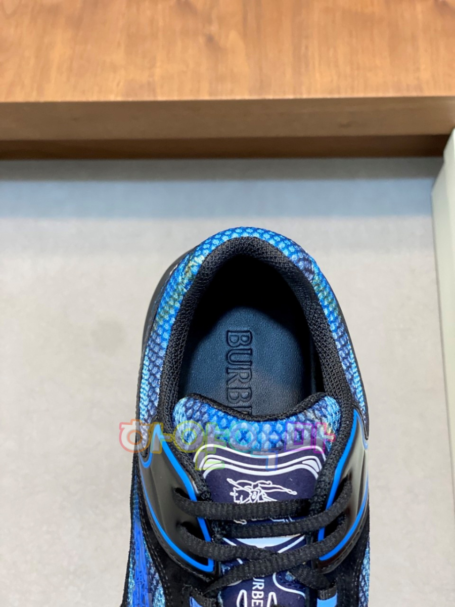 하얀악마 버버리 운동화 (10).jpg