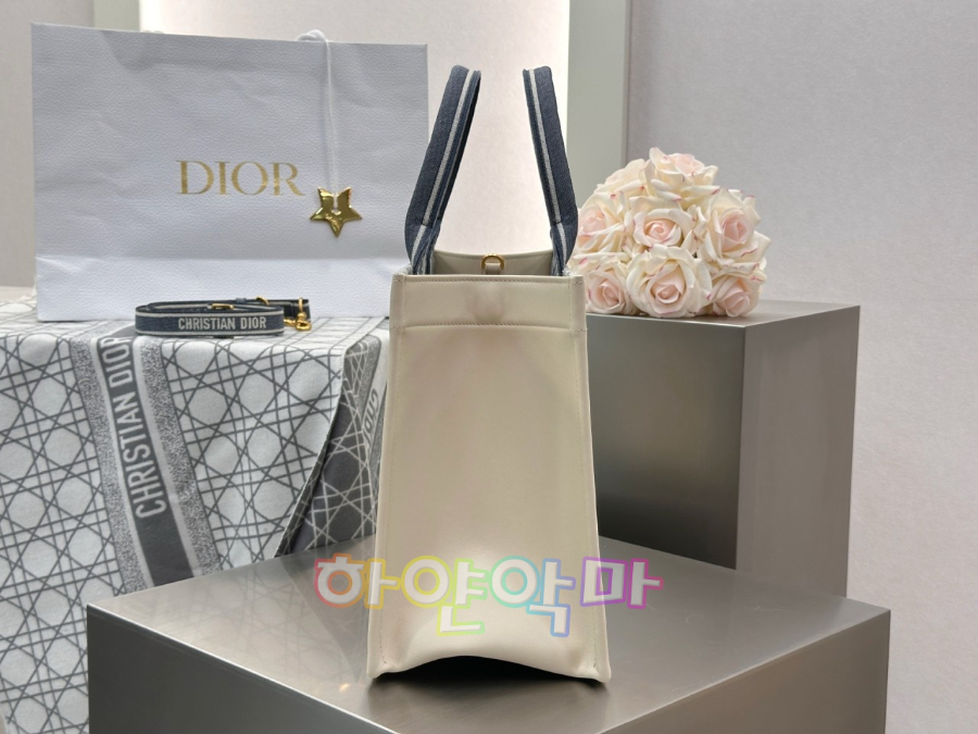 하얀악마 디올 북토트 (5).jpg