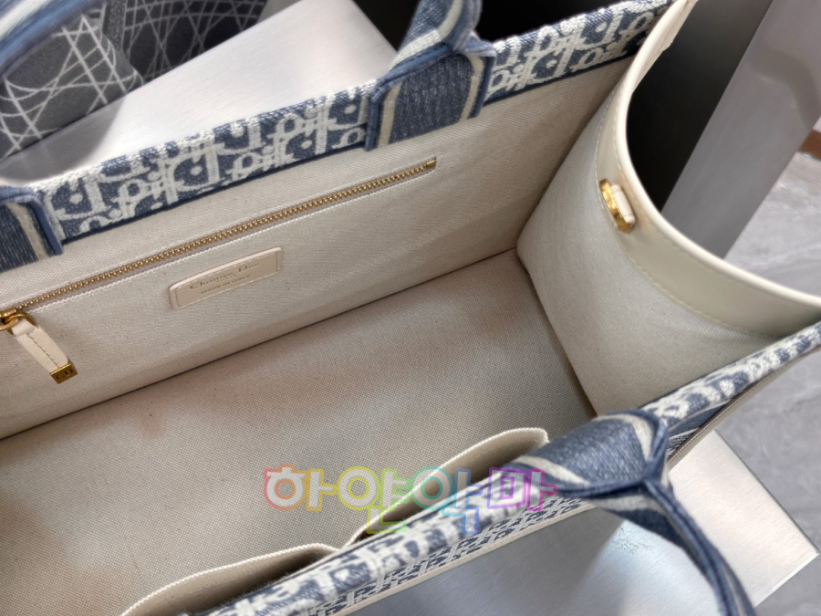 하얀악마 디올 북토트 (16).jpg