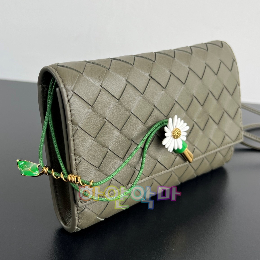 하얀악마 보테가 파우치 (3).jpg