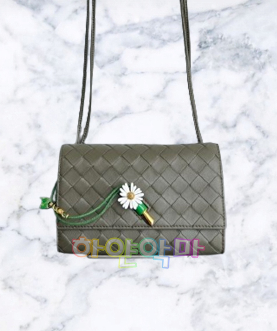 하얀악마 보테가 파우치 (11).jpg