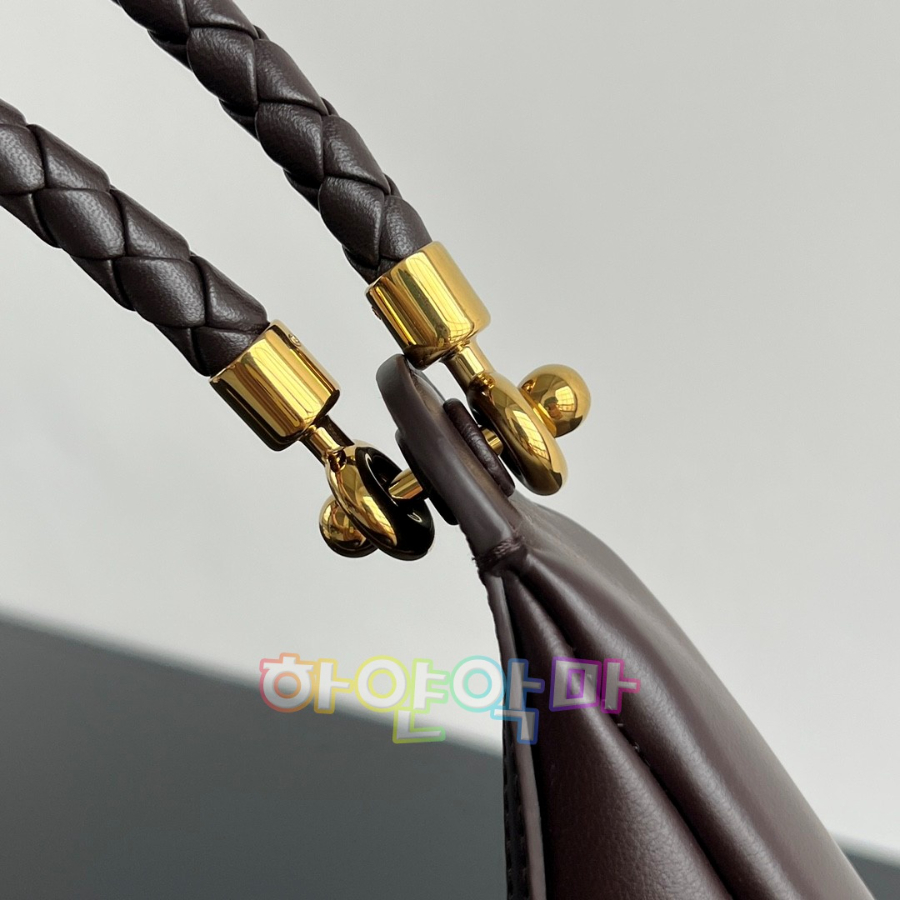 하얀악마 보테가 훌라우프 (6).jpg