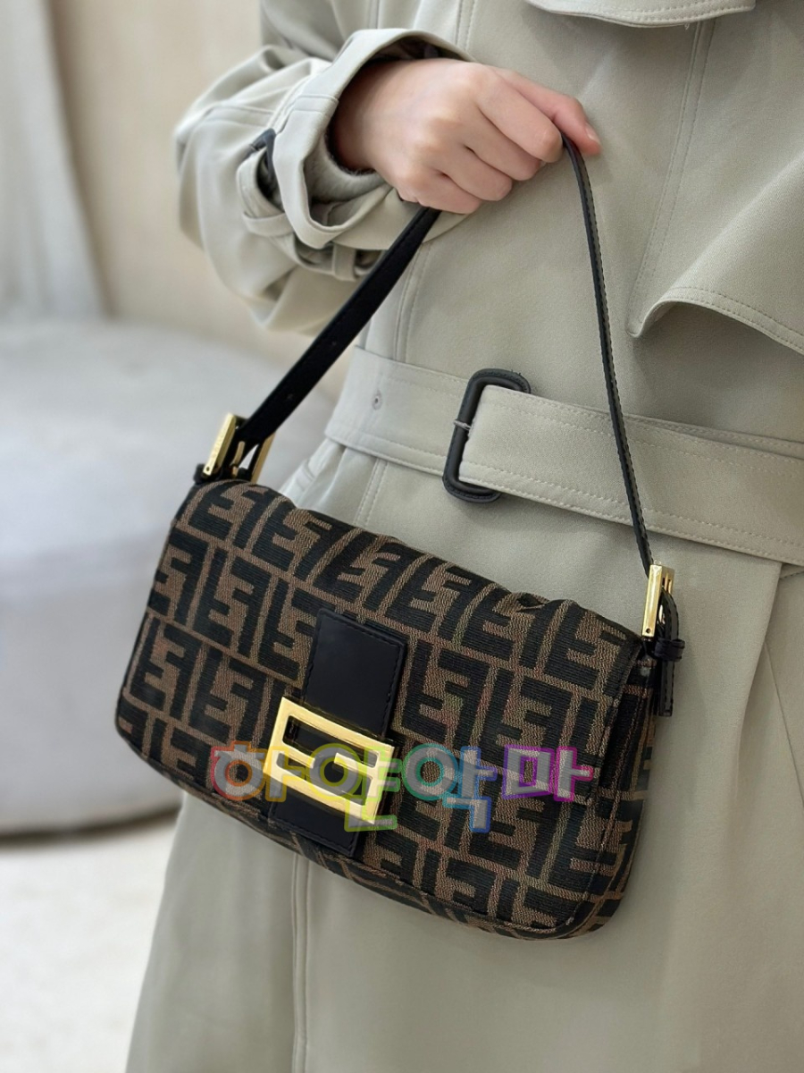 하얀악마 펜디 바게트 (2).jpg