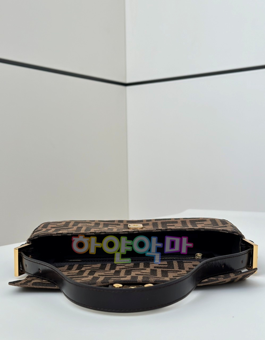 하얀악마 펜디 바게트 (11).jpg