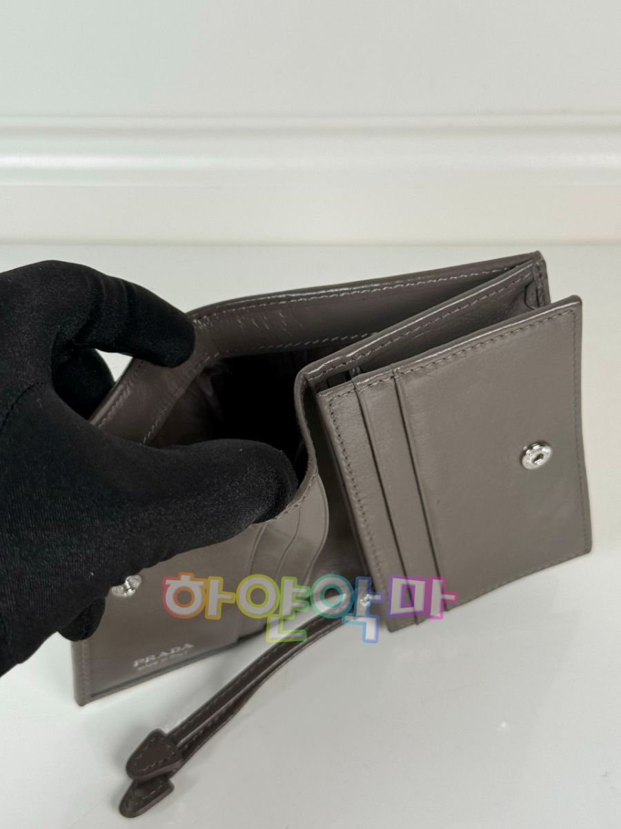 하얀악마 프라다 지갑 (8).jpg