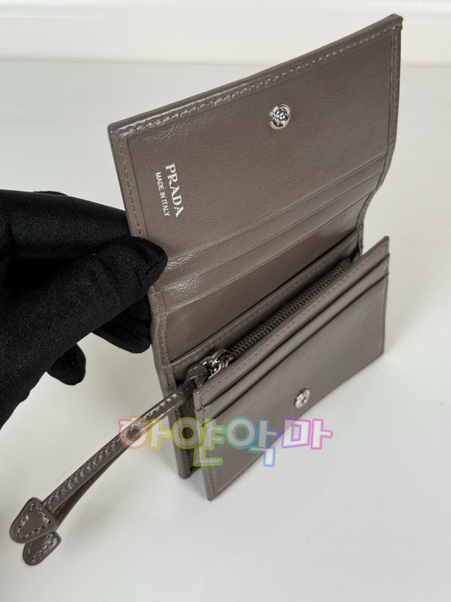 하얀악마 프라다 지갑 (9).jpg