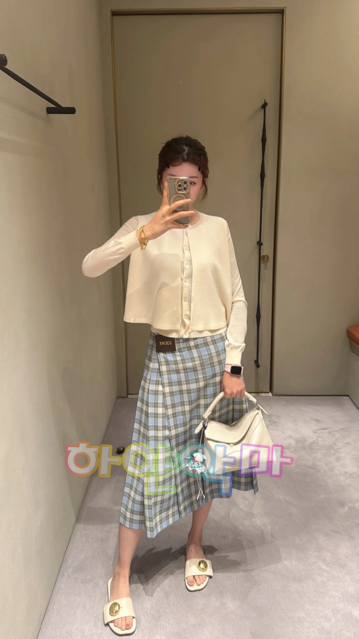 하얀악마 로에베 치마 (2).jpg