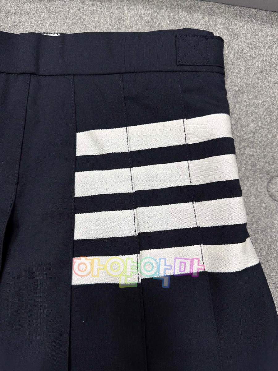 하얀악마 톰브라운 치마 (10).jpg