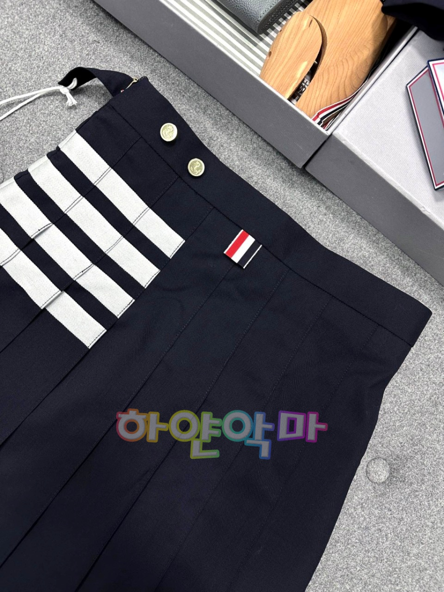 하얀악마 톰브라운 치마 (18).jpg