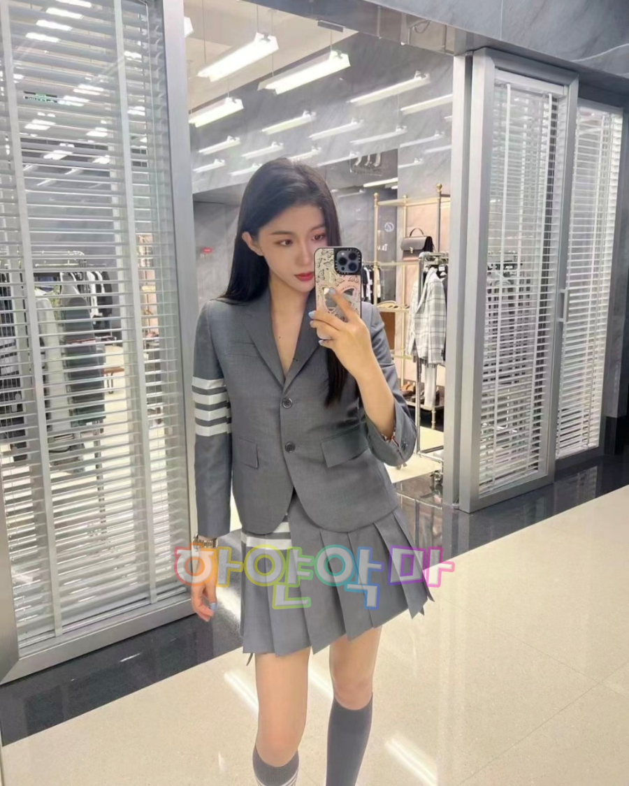 하얀악마 톰브라운 치마 (2).jpg