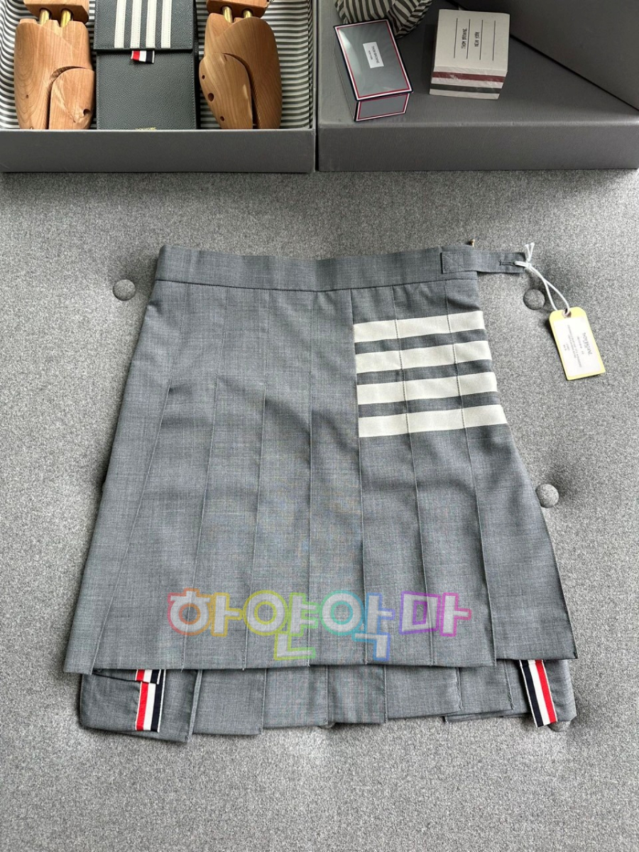 하얀악마 톰브라운 치마 (4).jpg