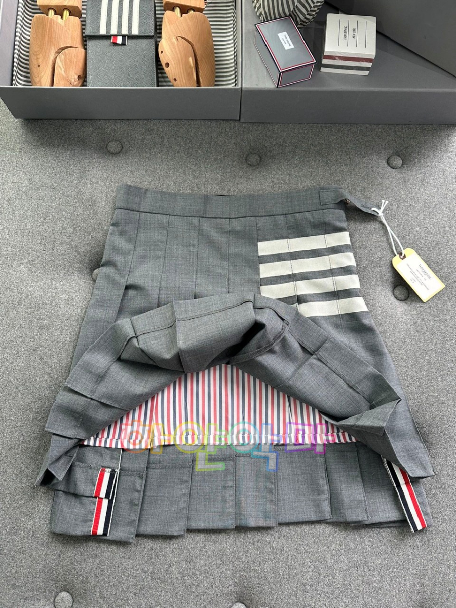 하얀악마 톰브라운 치마 (6).jpg