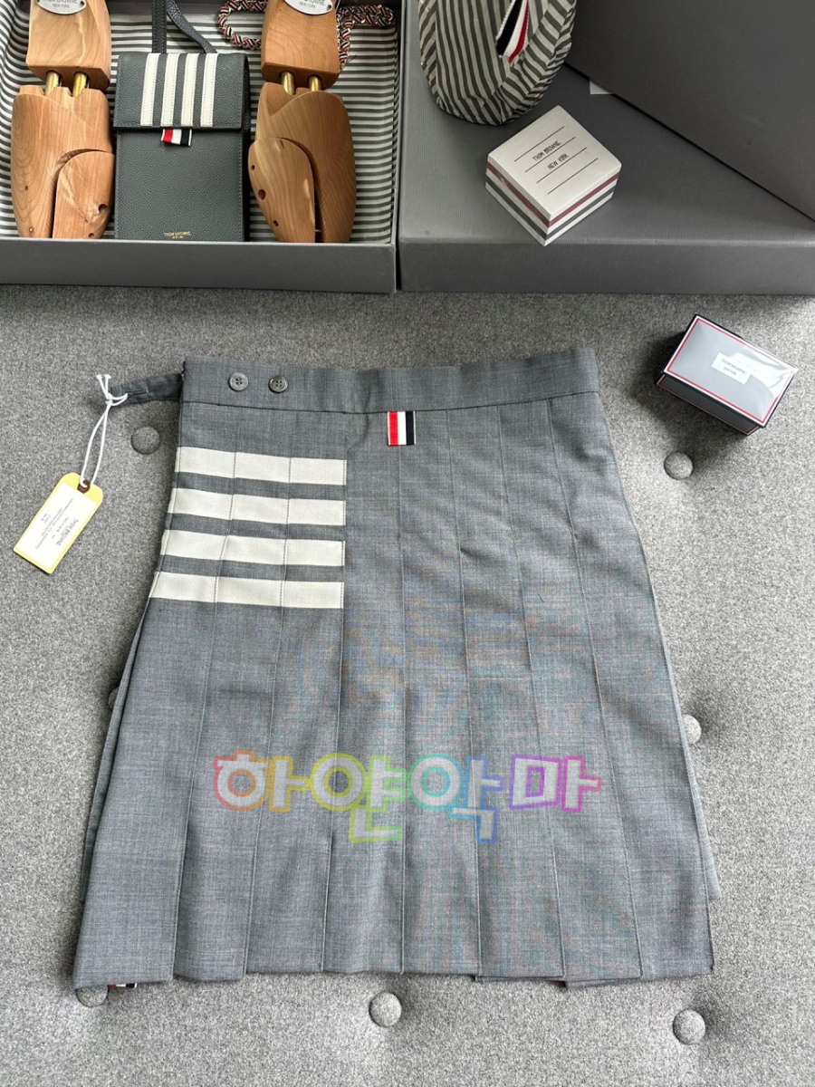 하얀악마 톰브라운 치마 (7).jpg