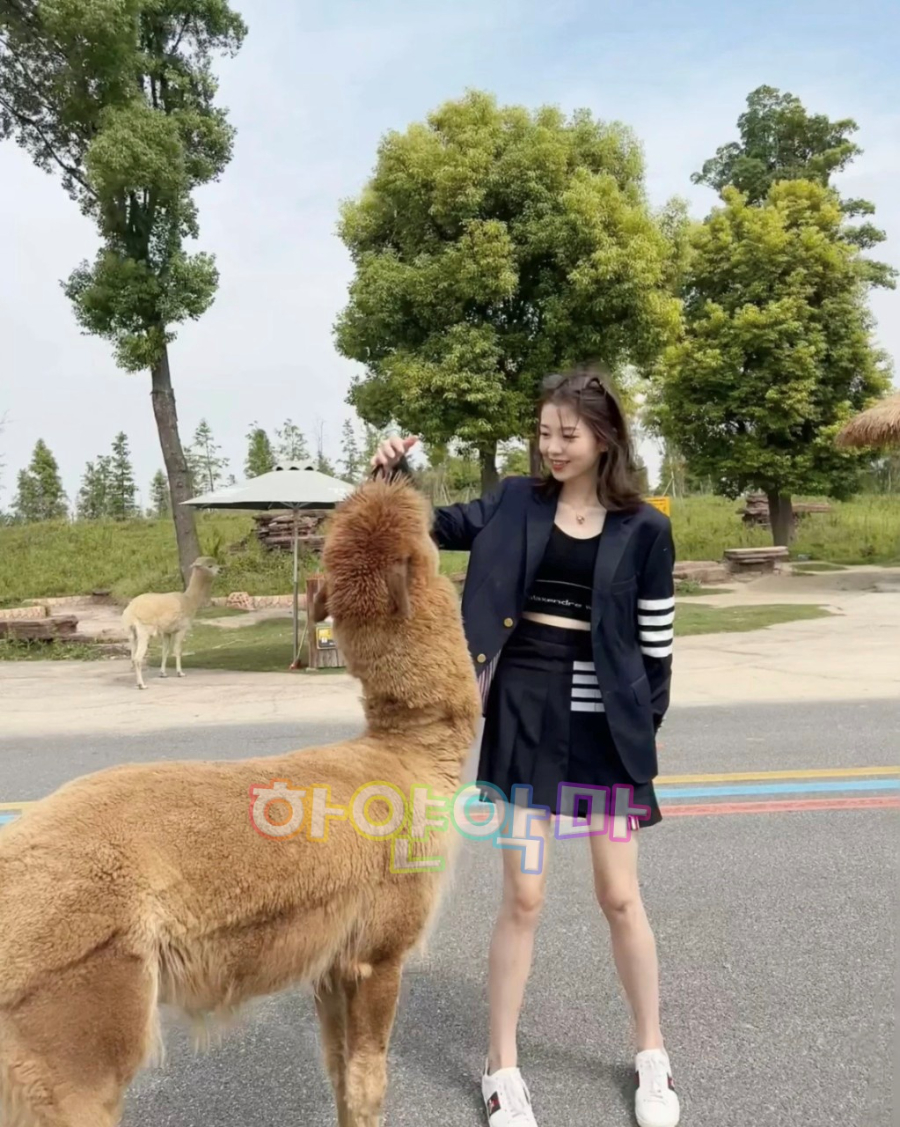 하얀악마 톰브라운 자켓 (1).jpg